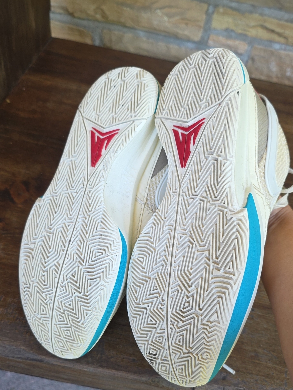 Kids Athletic Sneakers in Light Beige with Blue Accent size 4.5 U.S - Picture 2 of 5